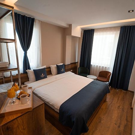 Monarch Boutique Hotel Prizren Exteriör bild