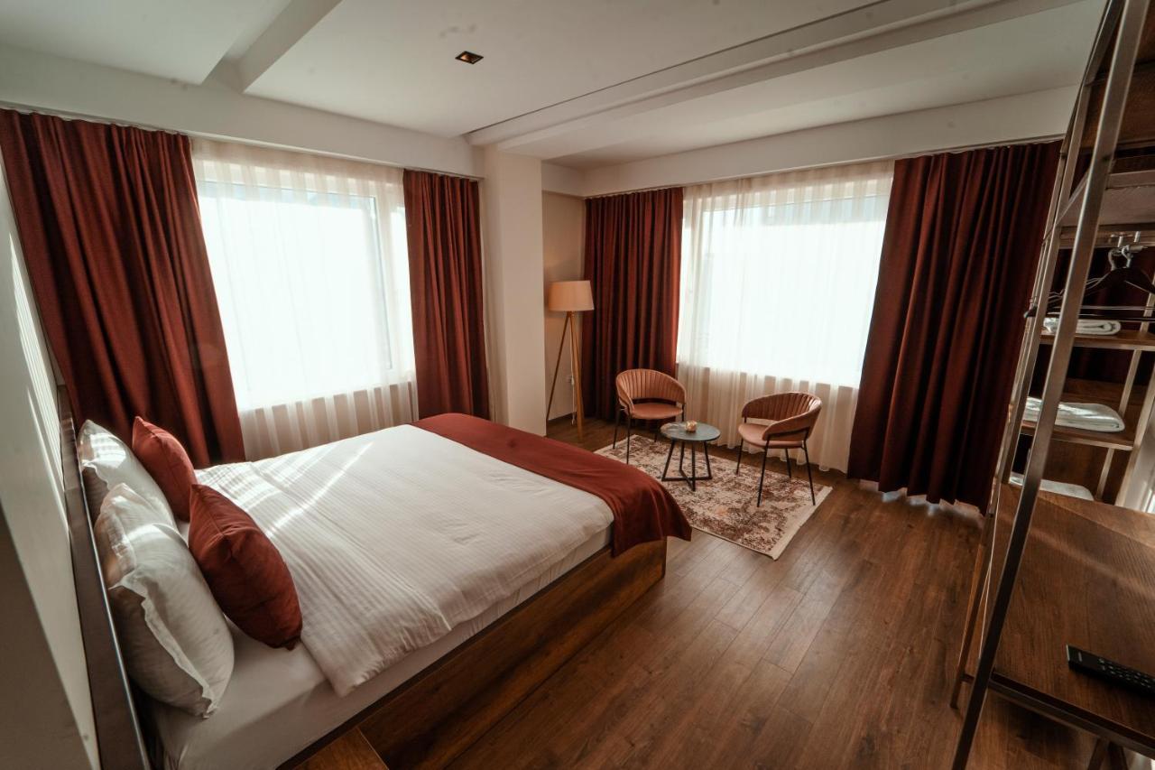 Monarch Boutique Hotel Prizren Exteriör bild