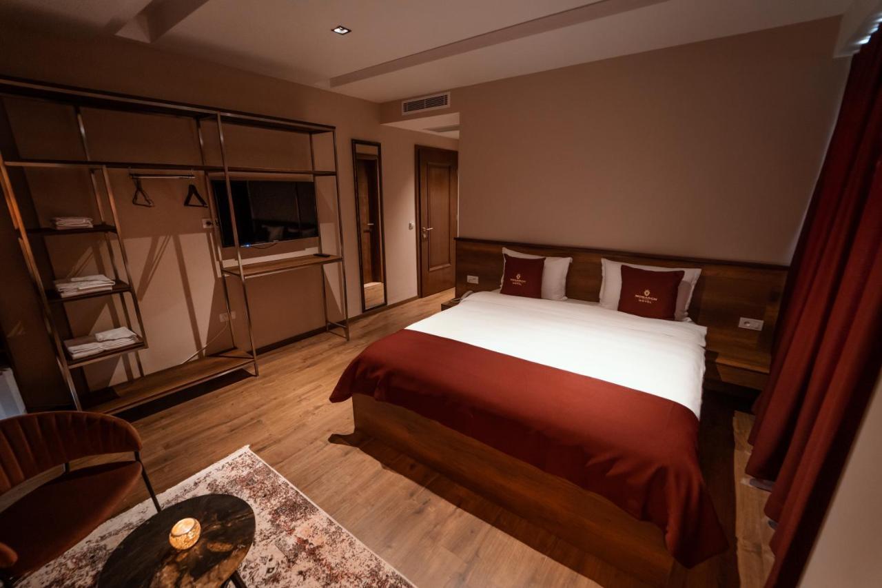 Monarch Boutique Hotel Prizren Exteriör bild