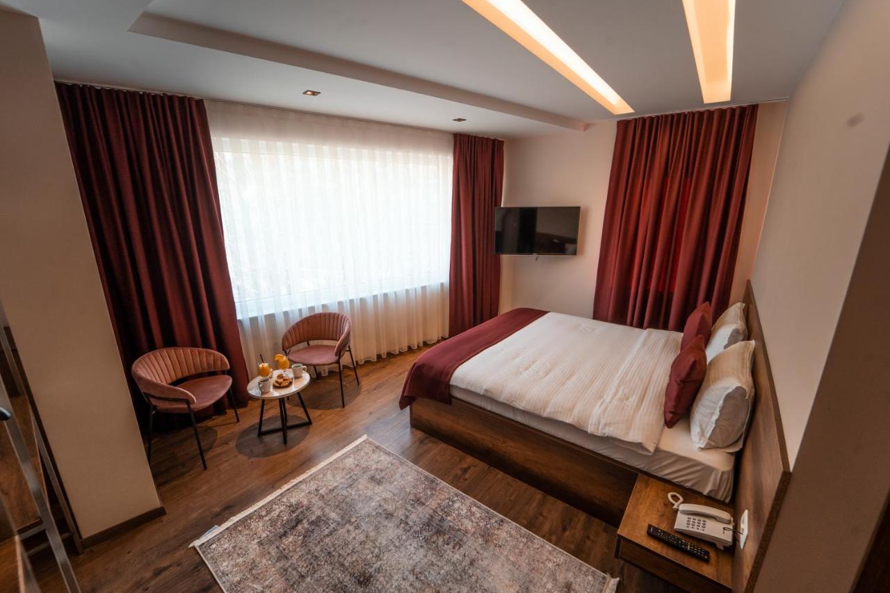 Monarch Boutique Hotel Prizren Exteriör bild