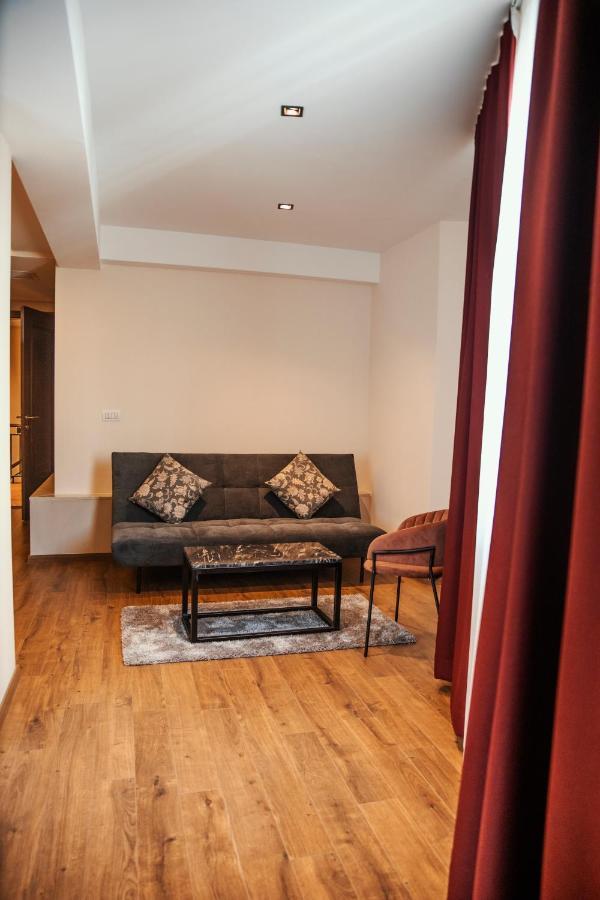 Monarch Boutique Hotel Prizren Exteriör bild