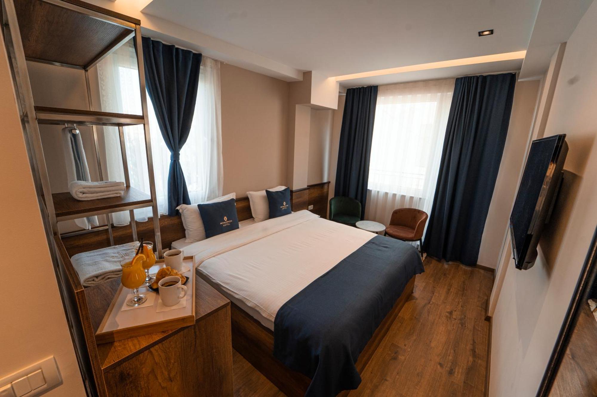 Monarch Boutique Hotel Prizren Exteriör bild