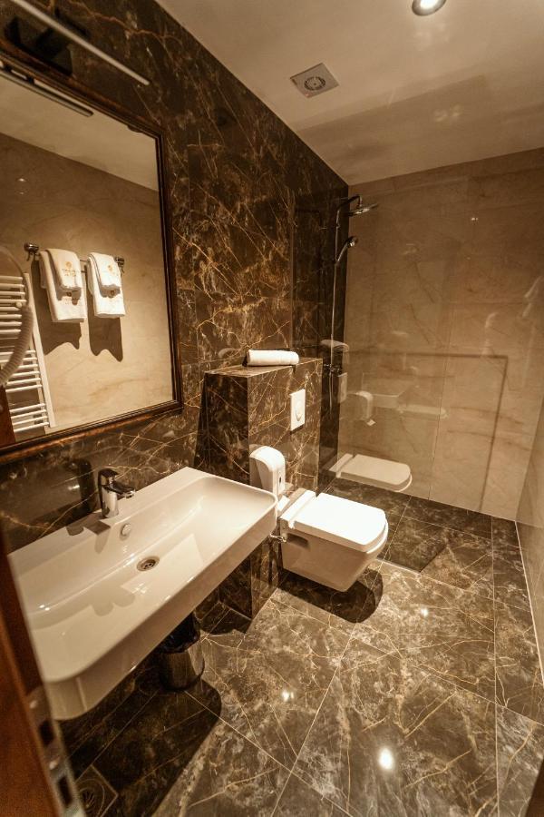 Monarch Boutique Hotel Prizren Exteriör bild
