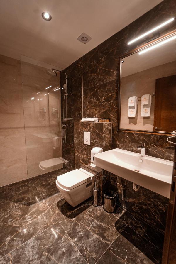 Monarch Boutique Hotel Prizren Exteriör bild
