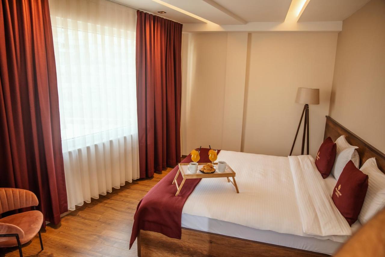 Monarch Boutique Hotel Prizren Exteriör bild