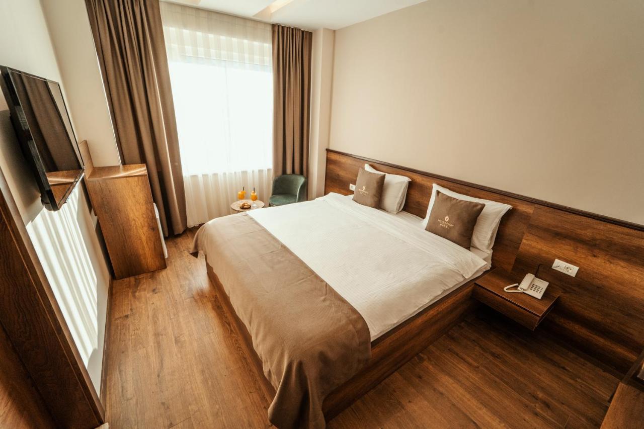 Monarch Boutique Hotel Prizren Exteriör bild