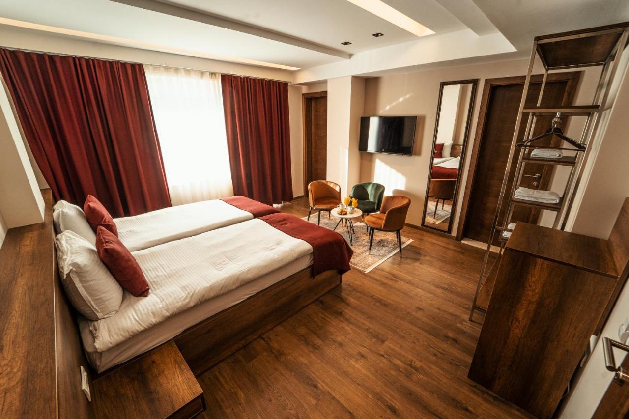 Monarch Boutique Hotel Prizren Exteriör bild