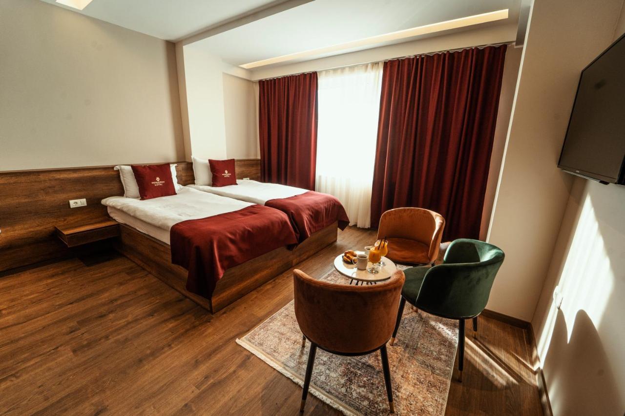 Monarch Boutique Hotel Prizren Exteriör bild