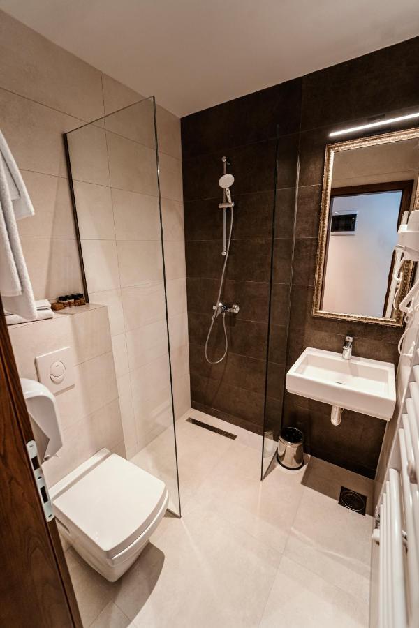 Monarch Boutique Hotel Prizren Exteriör bild